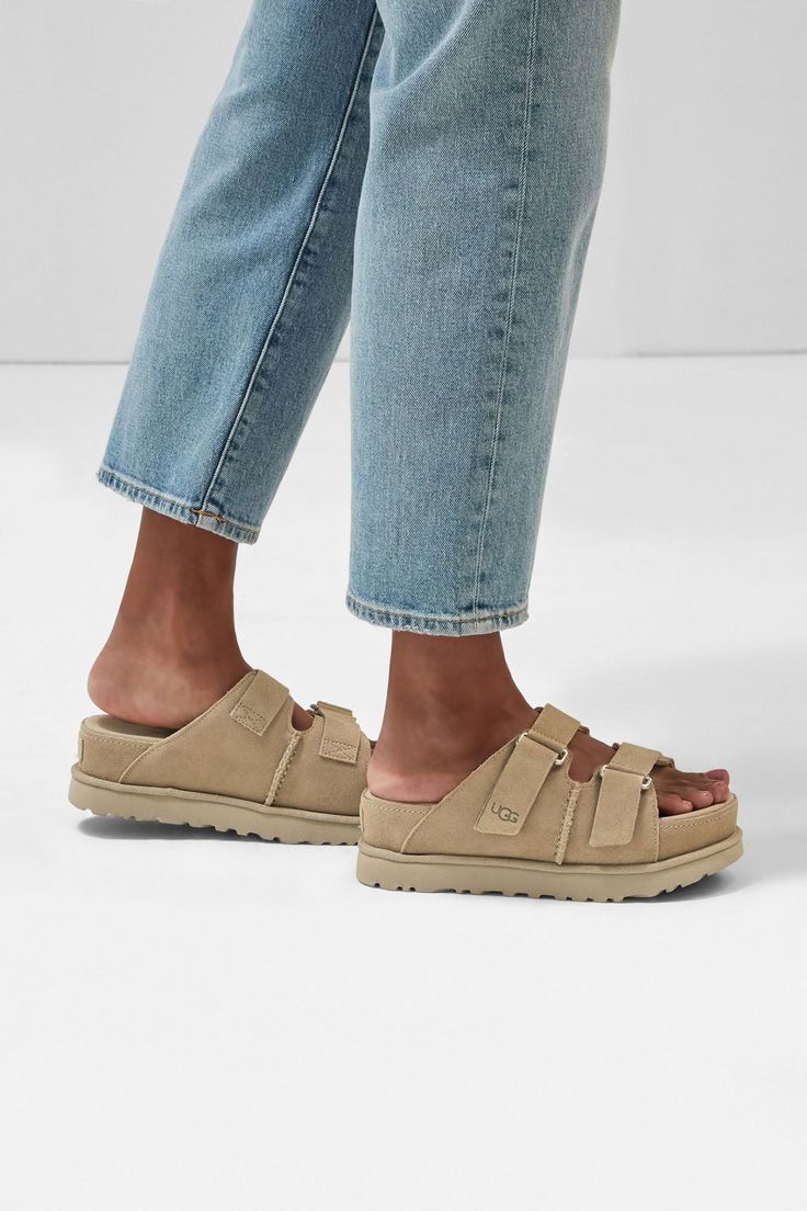 UGG Women’s Goldenstar Hi Slide Sand