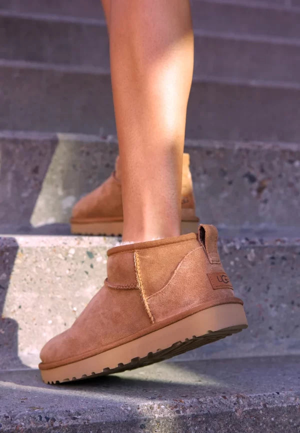 UGG Women’s Goldenstar Hi Slide Chestnut
